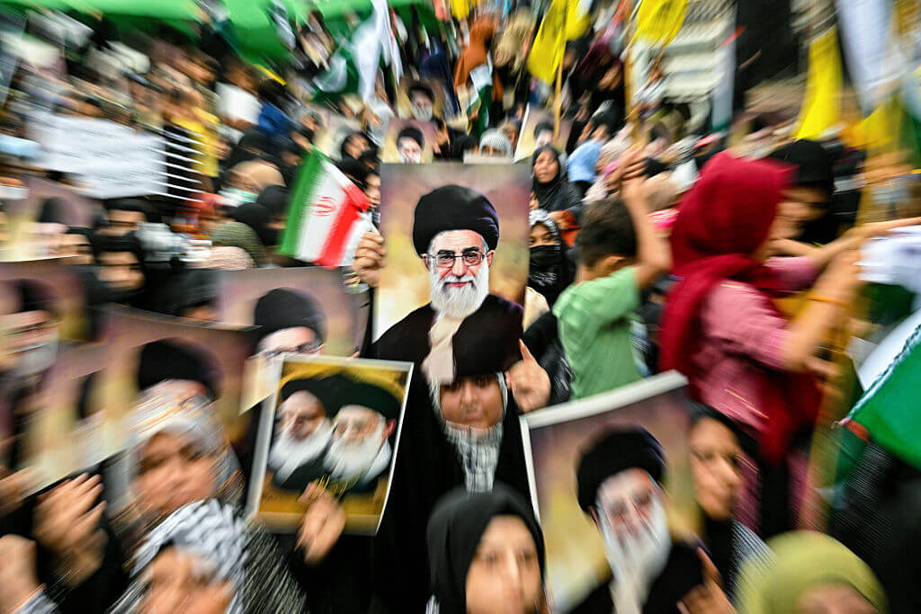 Por que alguns veem um inimigo bíblico antigo no Irã