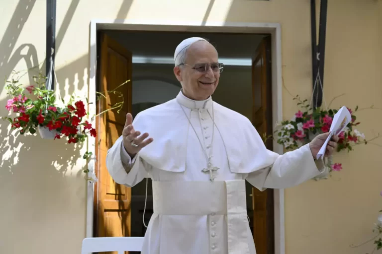 Papa volta ao Vaticano e não descarta visita a Gaza