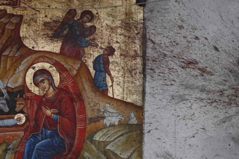 Um atentado a bomba em uma igreja leva cristãos da Síria a considerarem deixar o país, enquanto combatentes estrangeiros permanecem.