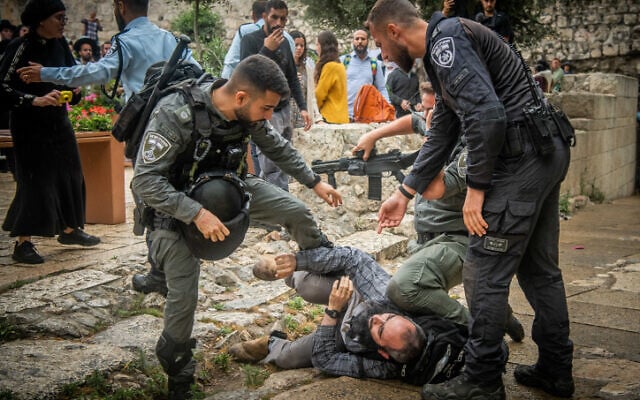 Causando danos estratégicos e morais, Netanyahu permite que outros determinem os laços de Israel com os cristãos.