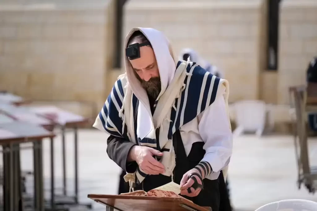 O que dizem a Bíblia, o Alcorão e a Torá sobre a justificativa para a guerra?