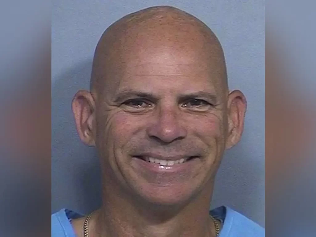 Lyle Menendez também teve a liberdade condicional negada e continuará preso junto com Erik Menendez.