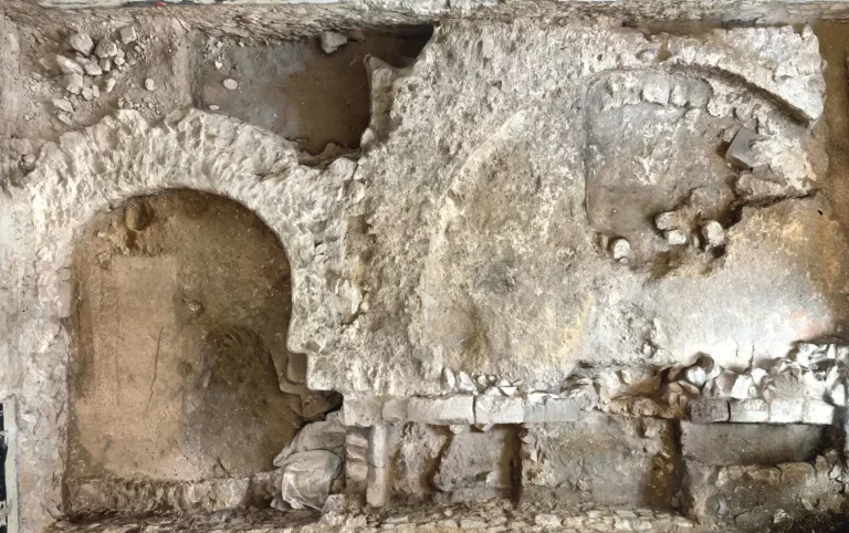 Um antigo batistério cristão foi descoberto em Vence, na Provença, ao lado da catedral do século V.