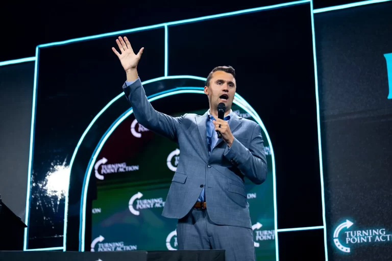 Cristãos conservadores lamentam Kirk como um mártir