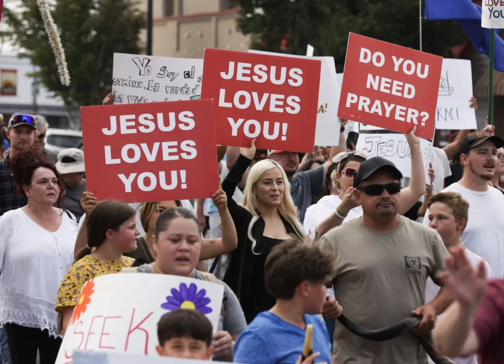 https://www.yakimaherald.com/news/local/hundreds-gather-for-christian-march-in-downtown-yakima/article_c0ce88e8-5f69-43ba-9b39-e918e9524dc3.html