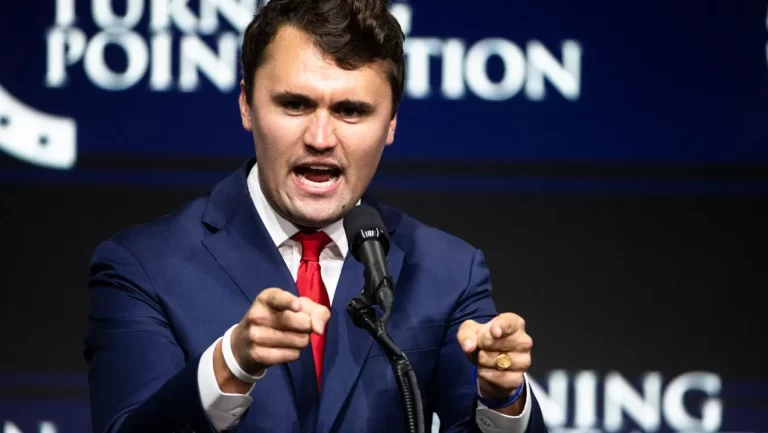 As aulas são retomadas uma semana após o atentado contra Charlie Kirk. Patel enfrenta novas perguntas: atualizações.