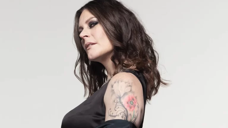 “A religião organizada é responsável pelos piores genocídios e pelas situações mais terríveis da história da humanidade”: Floor Jansen, do Nightwish, faz dura crítica ao Cristianismo.