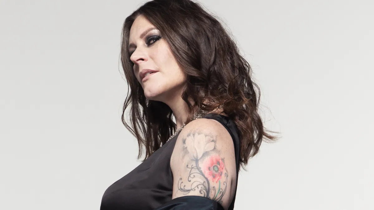 “A religião organizada é responsável pelos piores genocídios e pelas situações mais terríveis da história da humanidade”: Floor Jansen, do Nightwish, faz dura crítica ao Cristianismo.