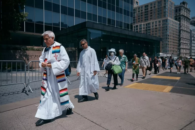 Refugiados cristãos presos no fogo cruzado da política de imigração dos Estados Unidos