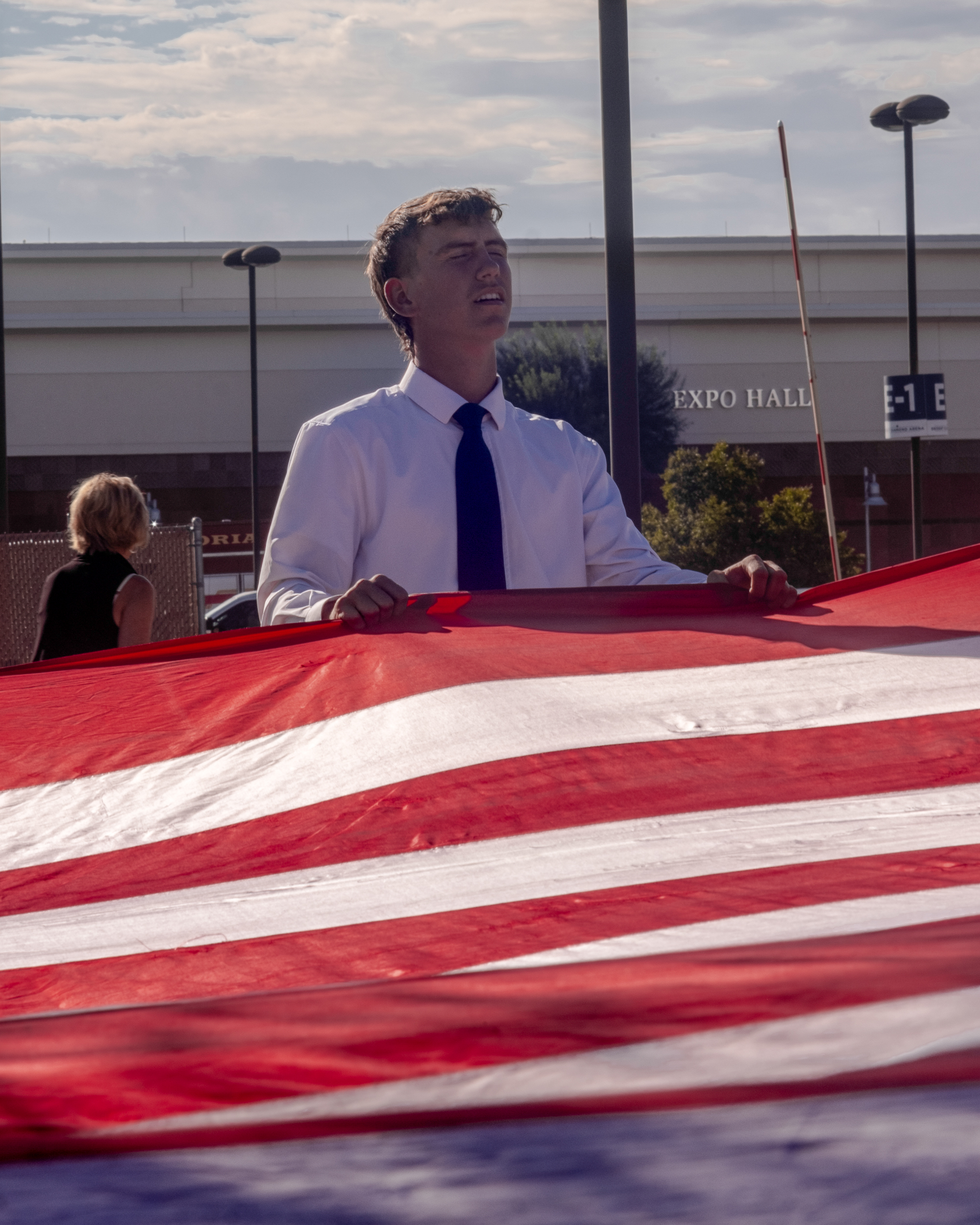 A estranha solidão no funeral de Charlie Kirk
