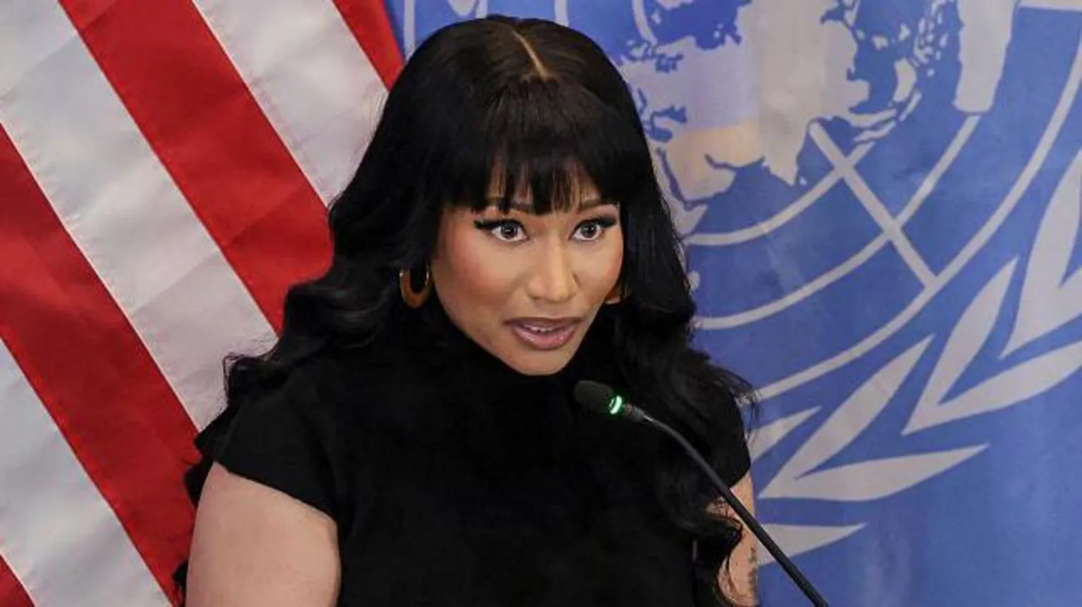 Nicki Minaj apoia a polêmica alegação de Trump de que cristãos estão sendo perseguidos na Nigéria.