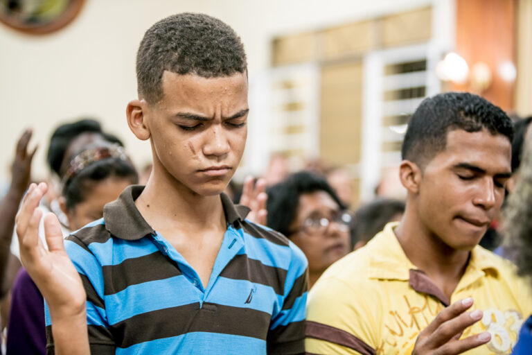 5 versículos bíblicos sobre adoração que todo cristão deveria conhecer